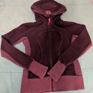 Lululemon scuba *stretch hoodie in plum stripes